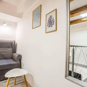 Apartma N'poznam Tobacna Apartamento