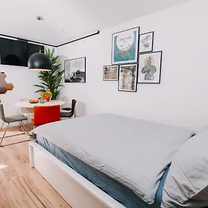 Hanna's With Free Parking Apartman